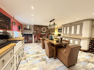 Photo 16- click for photo gallery